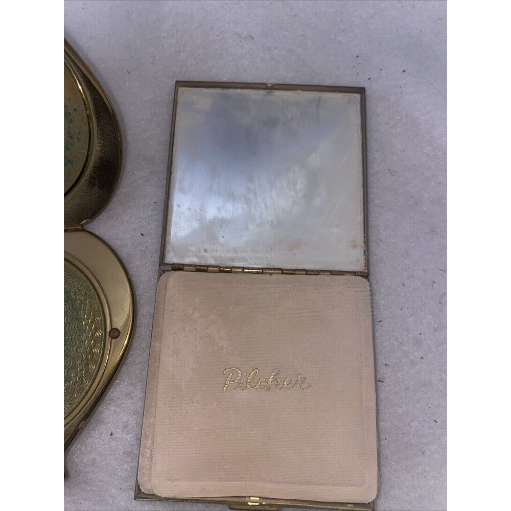 Vintage Compact Powder & Mirror Round Gold Tone Floral Heart Pilcher Make Up - Picture 8 of 8